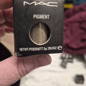MAC Cosmetics Pigment Eyeshadow - Silver